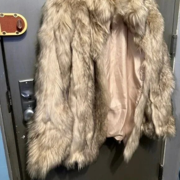 1970s Retro Vintage Inspired 'Leah' Faux Rabbit Fur Coat - Picture 9 of 16